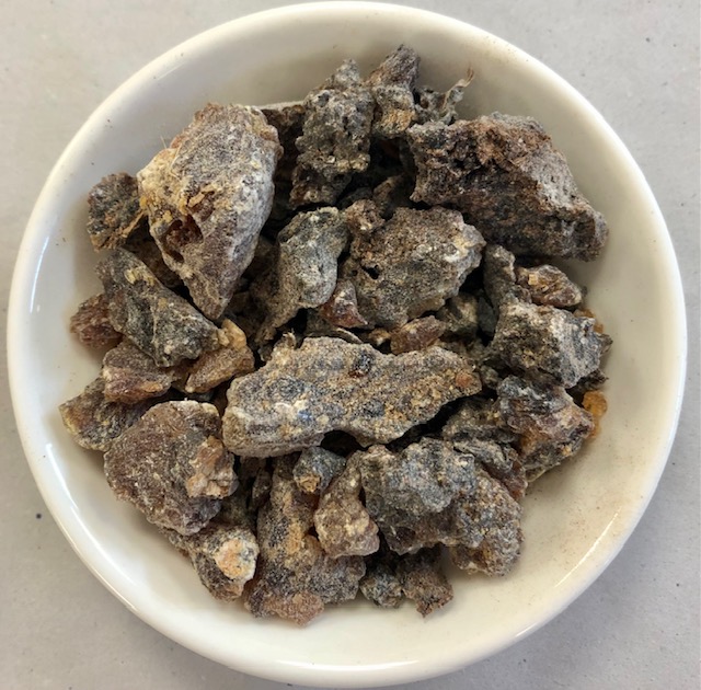 Különleges, ritkán elérhető afrikai fekete tömjén finom, mély, fanyar, fűszeres illattal